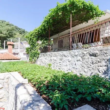 Holiday Frane - Two Bedroom Holiday With Terrace And Sea View