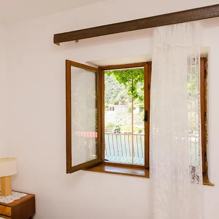 Holiday Frane - Two Bedroom Holiday With Terrace And Sea View
