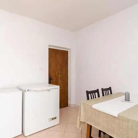 Holiday Frane - Two Bedroom Holiday With Terrace And Sea View
