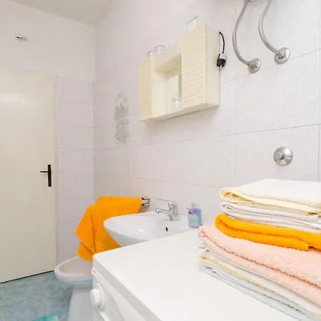 Appartement Holiday Frane - Two Bedroom Holiday With Terrace And Sea View