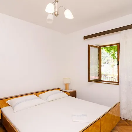 Holiday Frane - Two Bedroom Holiday With Terrace And Sea View