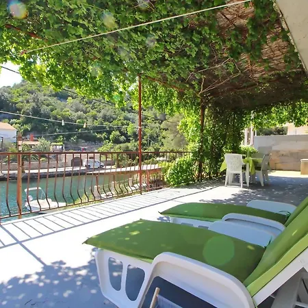 Holiday Frane - Two Bedroom Holiday With Terrace And Sea View *